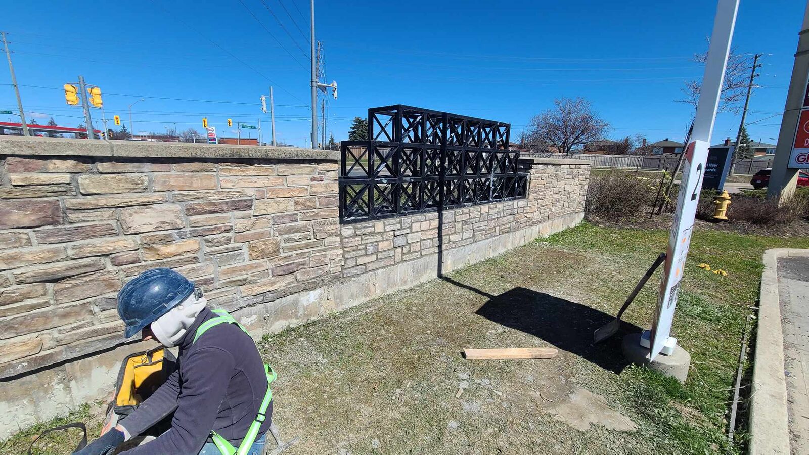 Commercial stone retaining wall build