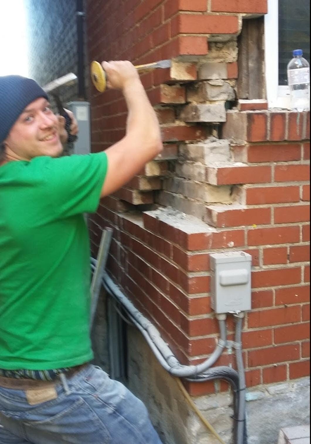 Krolicki mason toothing new brick into a wall repair