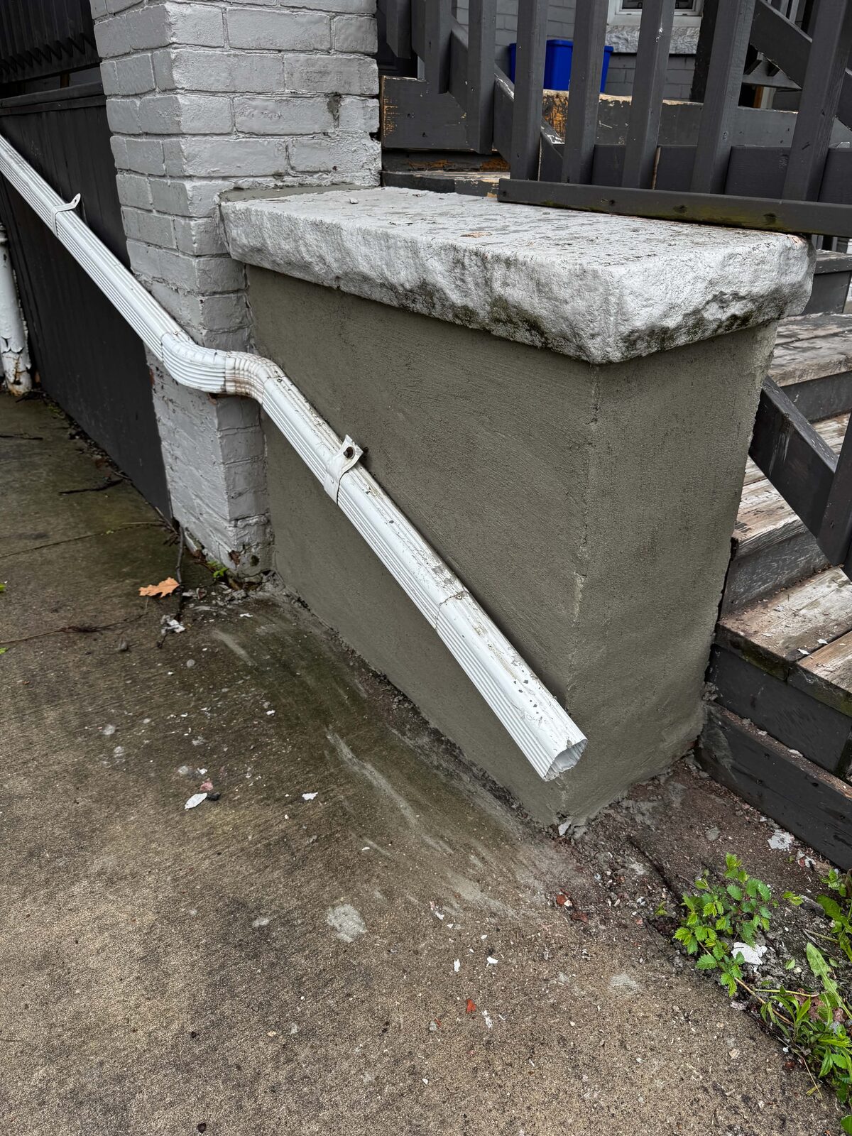 Parged knee wall with new stone cap